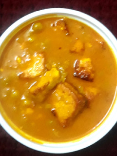 A picture of Matar Paneer.