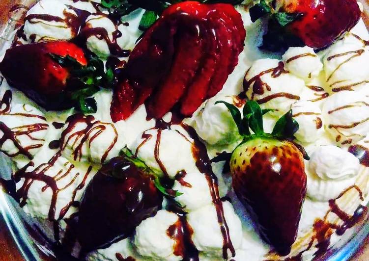 Torta panna e fragole