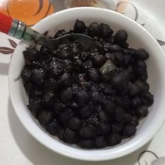 A picture of Black chana.