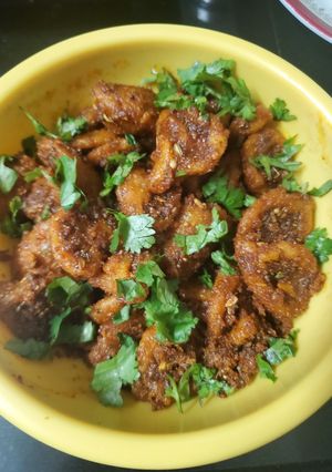 दीपक आकार बेसन के गट्टे (DEEPAK AKAR BESAN KE GATTE RECIPE IN HINDI) रेसिपी मुख्य फोटो
