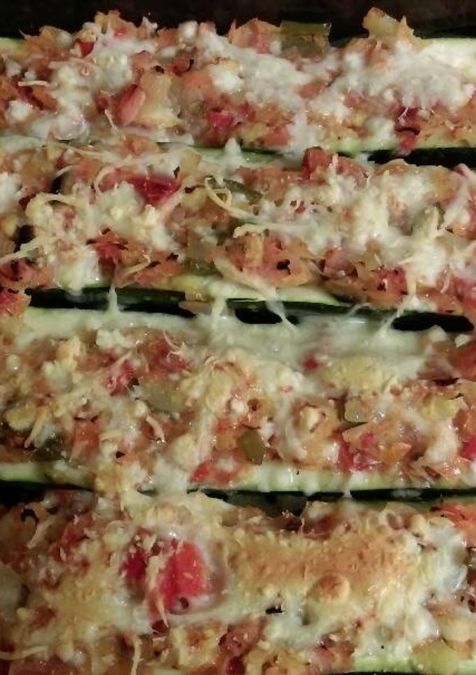 Una foto de Calabacines rellenos de verduras