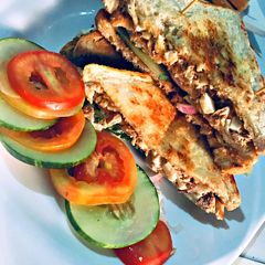 A picture of Tuna sandwich.