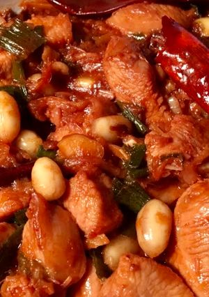 A picture of Hot Peanut Chicken.