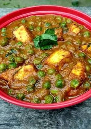 A picture of Matar Paneer.