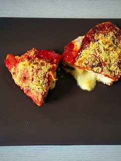 Una foto de Pechugas de pollo con mozzarella y parmesano