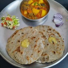 A picture of Bajra bhakri.