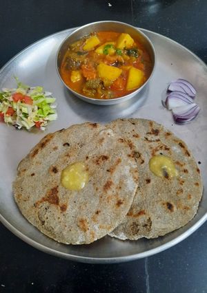 A picture of Bajra bhakri.