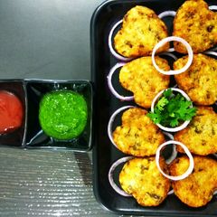 A picture of Sabudana Cutlets with dill leaves and dry mango powder chutney.