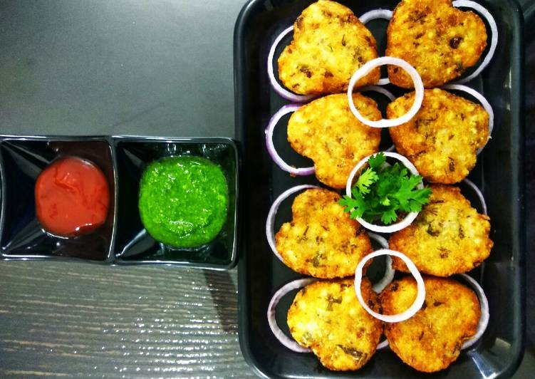 Sabudana Cutlets with dill leaves and dry mango powder chutney