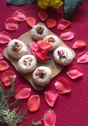 A picture of Rose flavored sondesh.