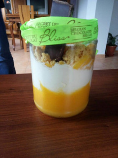 Una foto de Mousse de yogur y melocotón