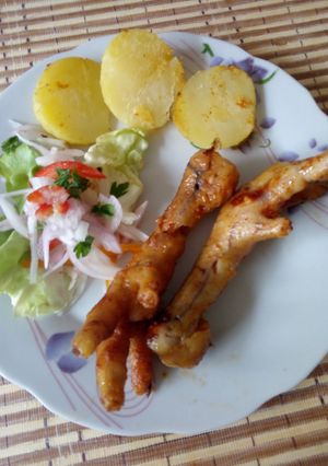 Una foto de Patitas de pollo asadas