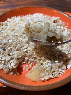 Una foto de Crumble saludable de peras o manzana