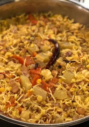 વેજીટેબલ વઘારેલી ખીચડી (Vegetable Vaghareli Khichdi Recipe In Gujarati) રેસીપી મુખ્ય ફોટો