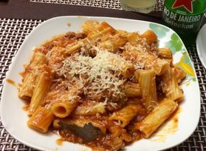 Una foto de Rigatoni en Salsa de Carne