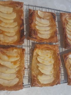 Una foto de Tarta de manzana con mermelada de melocotón
