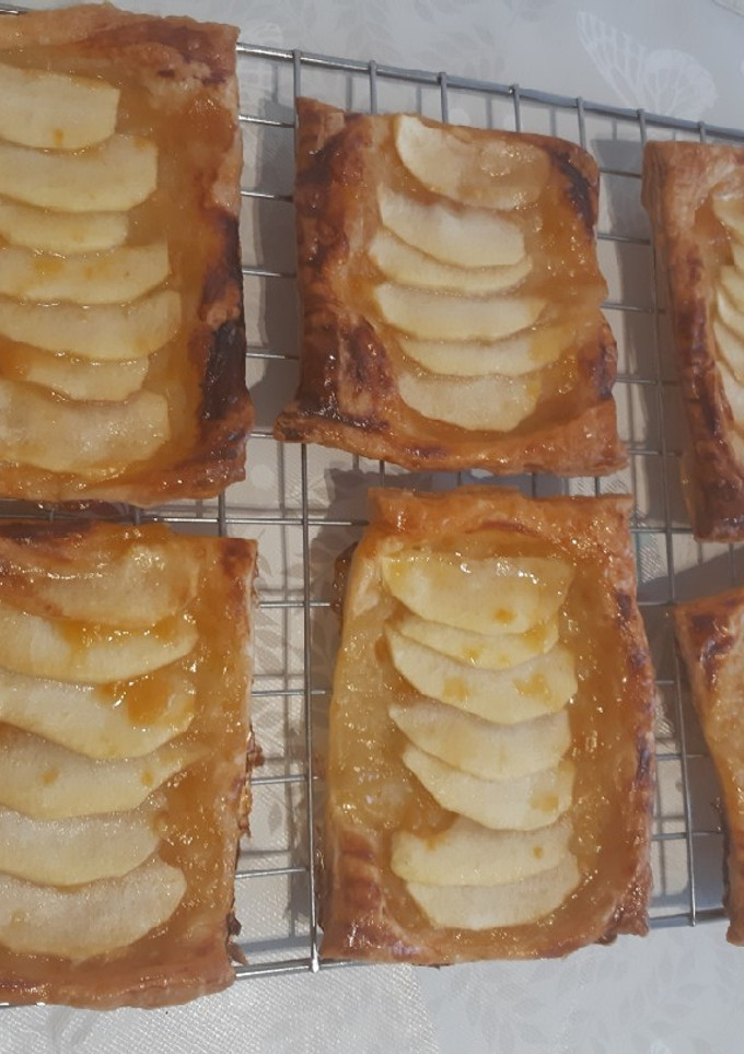 Una foto de Tarta de manzana con mermelada de melocotón