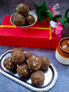 बाजरे के चूरमा लड्डू (Bajre ke churma laddu recipe in Hindi) रेसिपी मुख्य फोटो