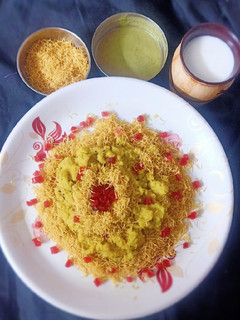 ઈનસ્ટન્ટ સેવ ખમણી(Instant sev khamani Recipe In Gujarati) રેસીપી મુખ્ય ફોટો