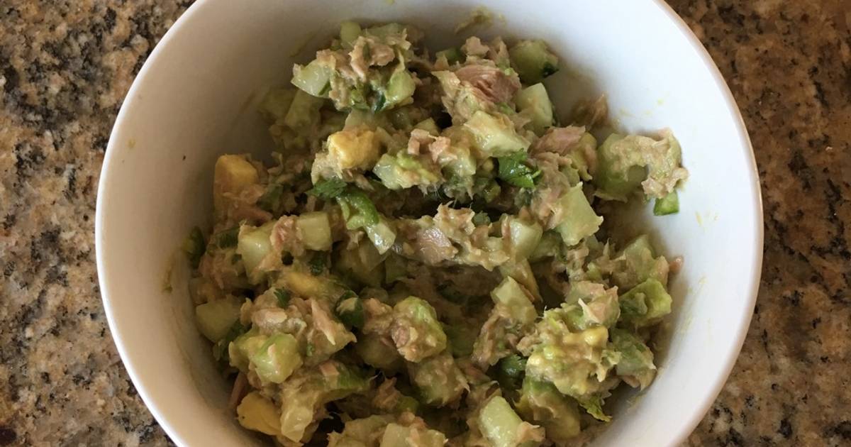 Atún con pepino y aguacate Receta de Mita Bellucci- Cookpad