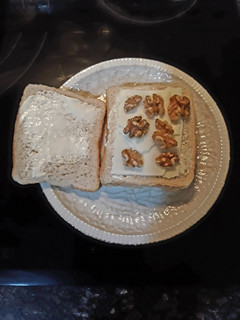 Una foto de Sándwich de 3 quesos y nueces