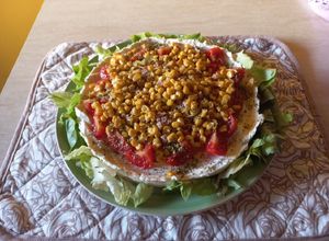 Foto di CHEESECAKE SALATA con pomodori, tonno e insalata verde