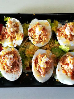 Una foto de Huevos rellenos al pimentón
