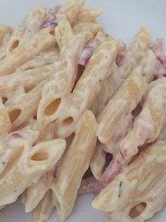 Una foto de Macarrones carbonara