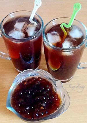 A picture of Winter Melon Tea with Tapioca Pearls.