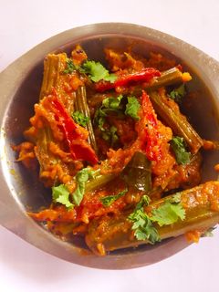 બેસન સીંગ સબ્જી (Besan sing sabji recipe in gujarati) રેસીપી મુખ્ય ફોટો