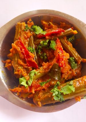 બેસન સીંગ સબ્જી (Besan sing sabji recipe in gujarati) રેસીપી મુખ્ય ફોટો