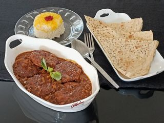 شامی کباب مرغ با سس سماق و رب انار