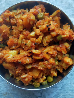 મટર ફ્લાવર બટાકાનું શાક (Matar Flower Bataka Shak Recipe In Gujarati) રેસીપી મુખ્ય ફોટો