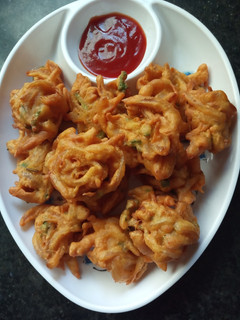 ઓનીયન પકોડા (Onion Pakoda Recipe In Gujarati) રેસીપી મુખ્ય ફોટો