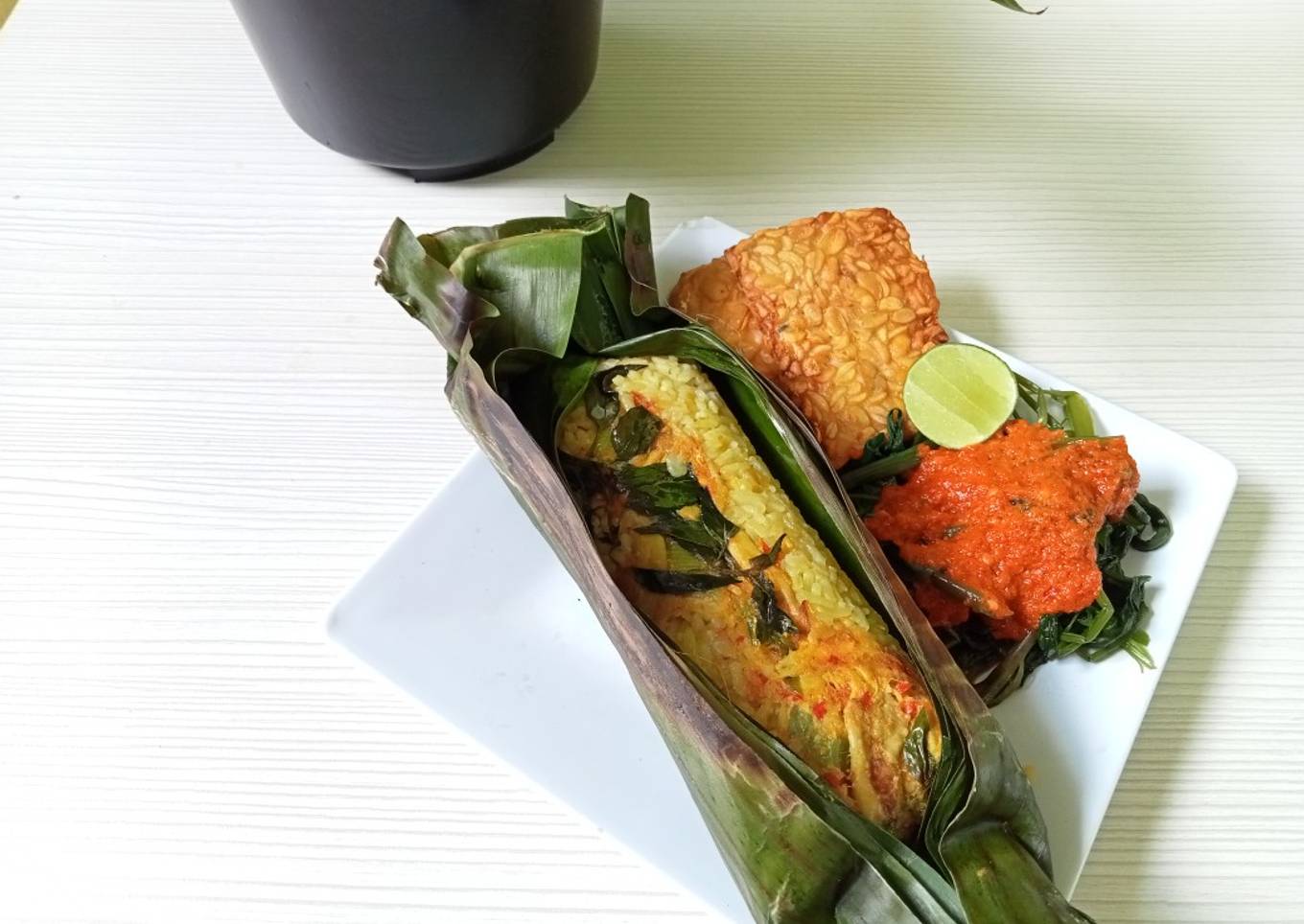 Nasi bakar ayam suwir kemangi