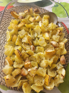 Una foto de Patatas a la griega (con limón, ajo y orégano)