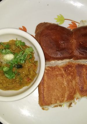A picture of Pav bhaji.