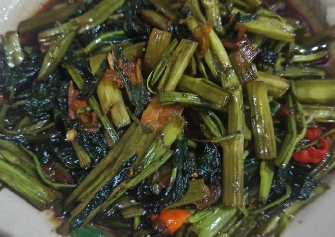 Cara Gampang Membuat Ca kangkung pedas manis yang Bisa Manjain Lidah