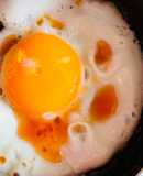 Trứng Ốp La Sốt Tương Ớt