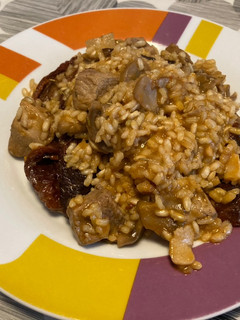 Una foto de Arroz con magro de cerdo y champiñones