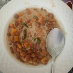 A picture of Coconut beans and chapati.