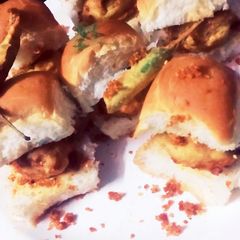 A picture of Vada pav With Garlic Peanuts Chutney.
