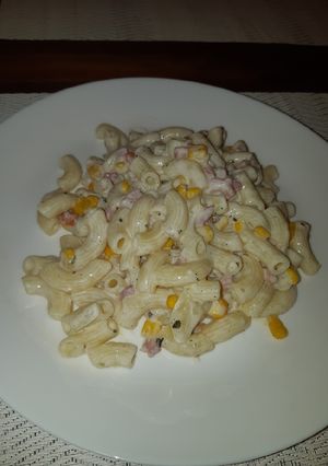 Baconos, kukoricás tészta sajttal, tejszínnel feltúrbózva recept fotója
