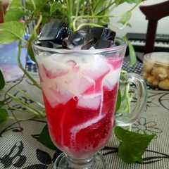 A picture of Cincau Nata de coco float.