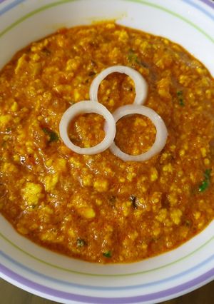 A picture of Paneer bhurji in gravy.