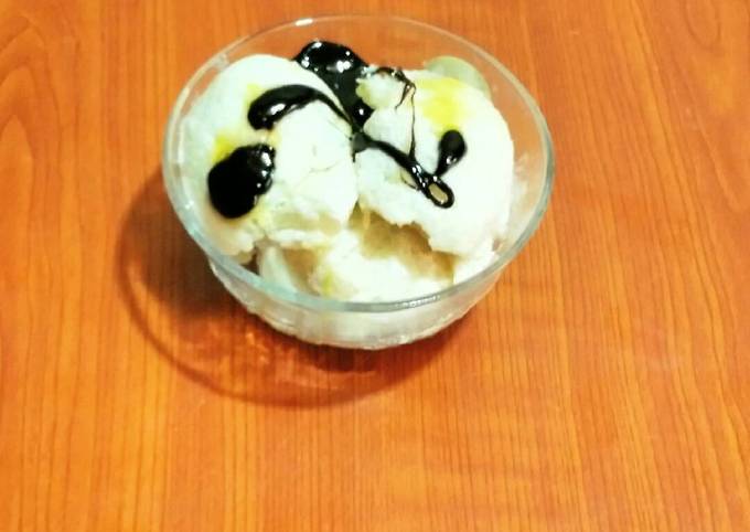 Vanilla Flavoured Ice cream with Chocolate Ganache