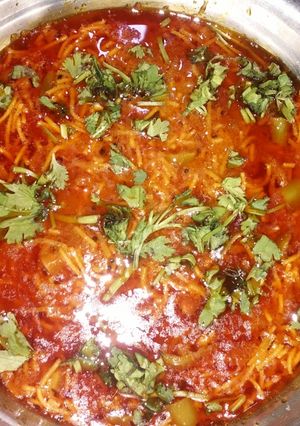 સેવ ટમેટાનુ શાક (Sev Tomato Sabji Recipe In Gujarati) રેસીપી મુખ્ય ફોટો
