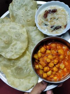 छोले पूरी (chole Poori recipe in Hindi) रेसिपी मुख्य फोटो