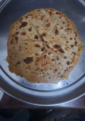 A picture of Aaloo ka parantha.