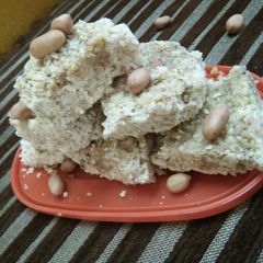 A picture of Shengdana(peanut) barfi.